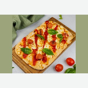 Римская пицца Маргарита с томатами и базиликом