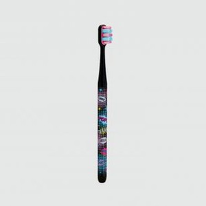 Зубная щётка MONTCAROTTE Black Toothbrush 1 шт